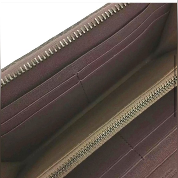 Bottega Veneta Intrecciato Lambskin Zip
Around Long Wallet EUC - Picture 6 of 8